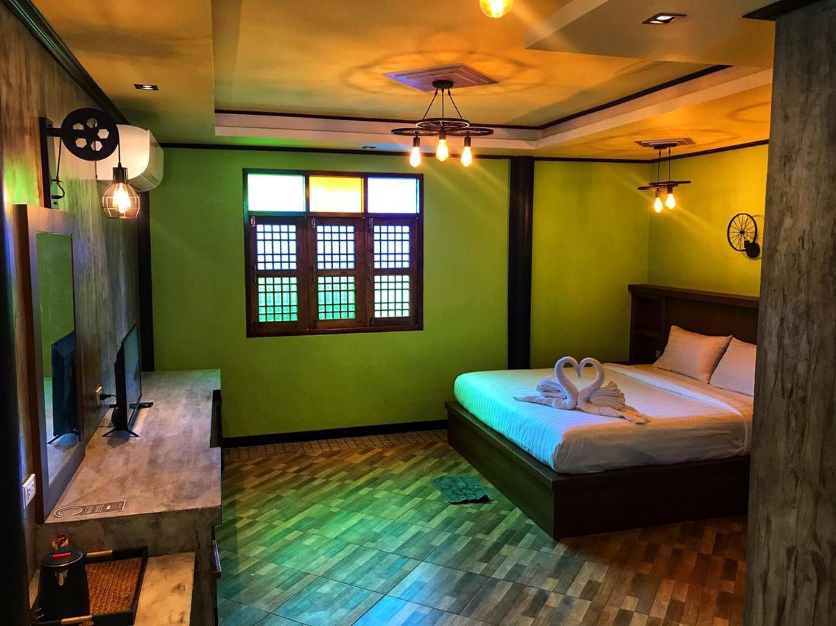 Mangrove House Lanta Old Town Hotel Ko Lanta Buitenkant foto