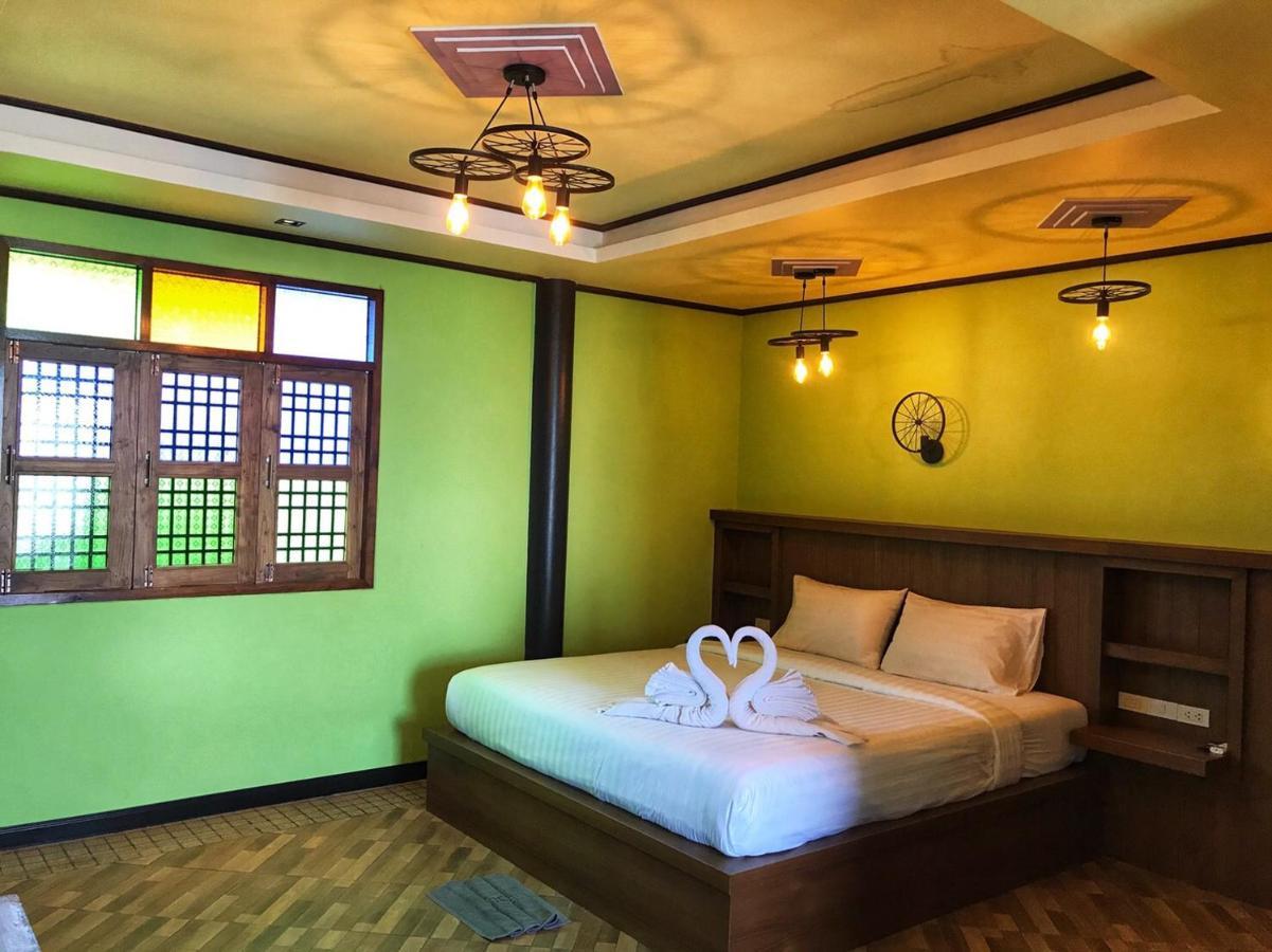 Mangrove House Lanta Old Town Hotel Ko Lanta Buitenkant foto